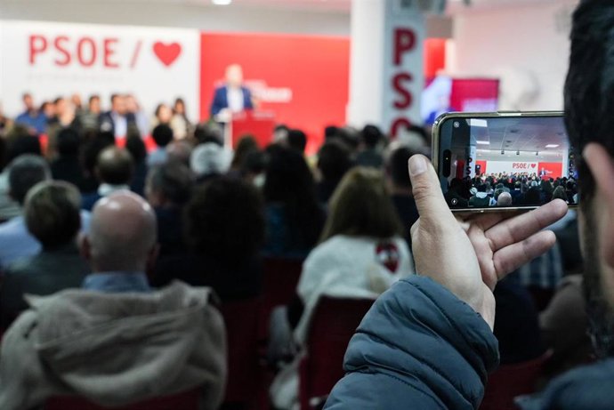 Archivo - Imagen de archivo de una reunión de órganos directivos del PSOE extremeño