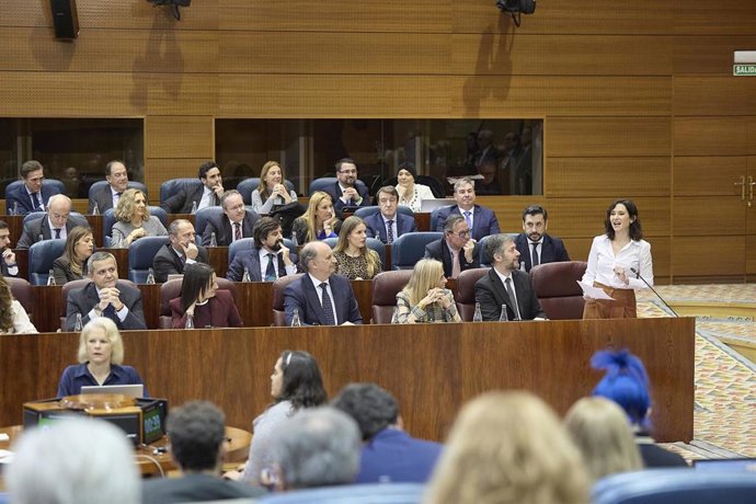 Vista del Grupo Parlamentario Popular liderado por la presidenta de la Comunidad de Madrid, Isabel Díaz Ayuso, durante el pleno de la Asamblea de Madrid.