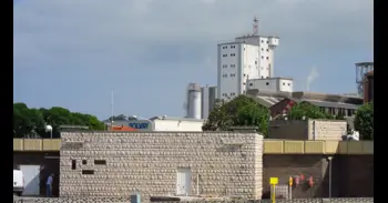 Solvay anuncia un ERE de hasta 77 trabajadores en su planta de Barreda