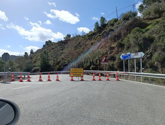 Señalización del corte de la A-324