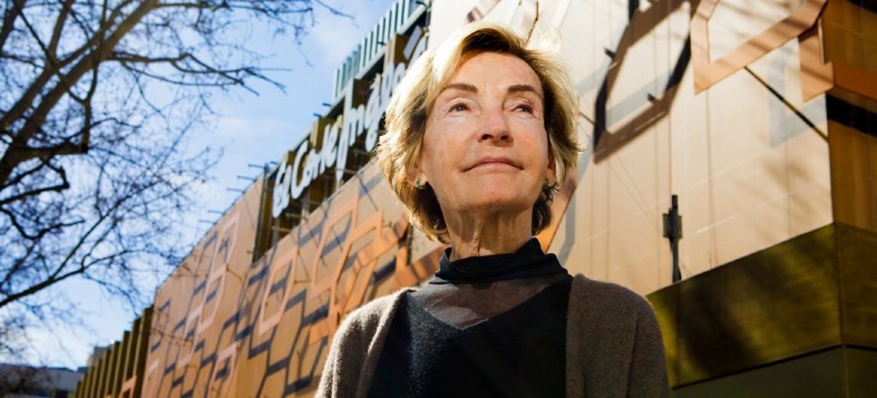 La artista Soledad Sevilla transforma El Corte Inglés de Serrano y Preciados (Madrid) con una intervención inédita