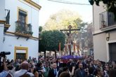Foto: El crucificado de San Julián protagoniza un inédito y bonito traslado a la Catedral para el Vía Crucis de Sevilla