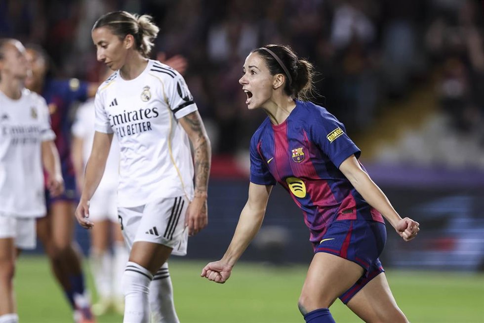 Archivo - La jugadora del Bara Femení Aitana Bonmatí en un partido contra el Real Madrid