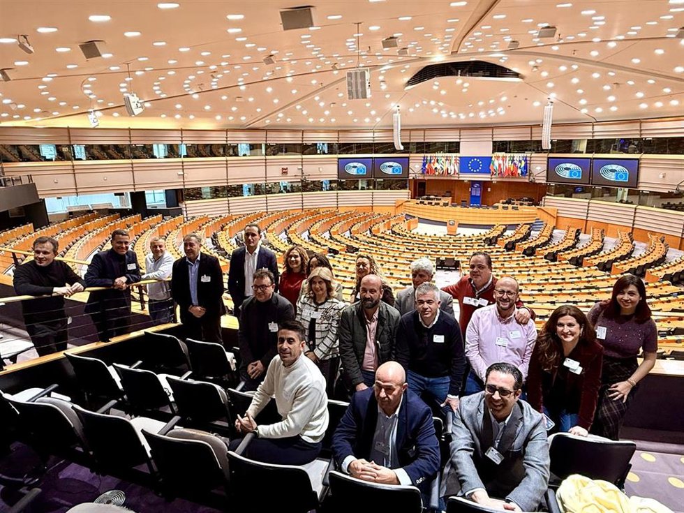 Delegación de alcaldes socialistas de la provincia de Jaén, encabezada por el secretario general del PSOE de Jaén y alcalde de Arjona, Juan Latorre, en Bruselas.