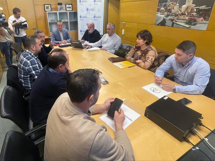 Reunión de esta tarde del consejero de Medio Rural, Marcelino Marcos, con representantes de los sindicatos URA, UCA, Usaga y COAG.