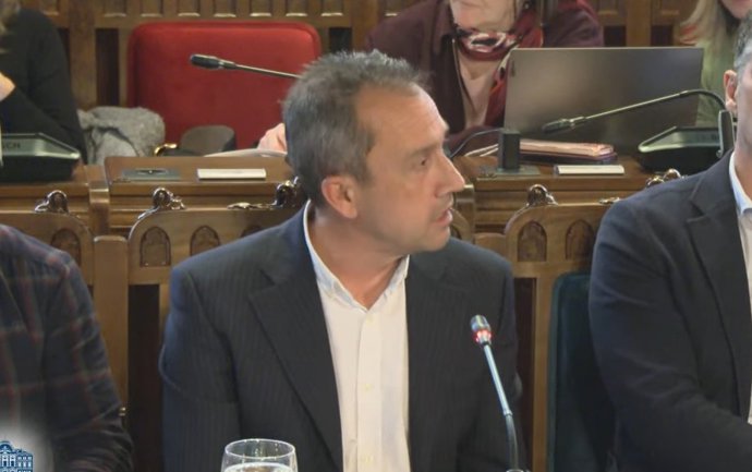 El consejero de Ordenación de Territorio, Urbanismo, Vivienda, y Derechos Ciudadanos, Ovidio Zapico, comparece en la Junta.