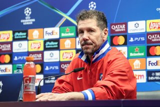 17 February 2026, Belgium, Bruges: Atletico Madrid head coach Diego Simeone speaks during a press conference ahead of Wednesday's UEFA Champions League soccer match against Club Brugge. Photo: Bruno Fahy/Belga/dpa