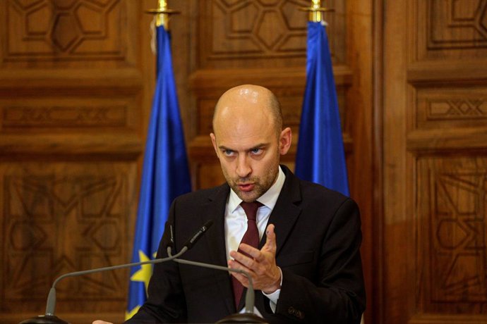 6 de fevereiro de 2026, Beirute, Beirute, Líbano: O ministro das Relações Exteriores da França, Jean-Noel Barrot, gesticula durante sua coletiva de imprensa em Beirute. A visita de Barrot tem como objetivo reforçar o apoio internacional à soberania libane