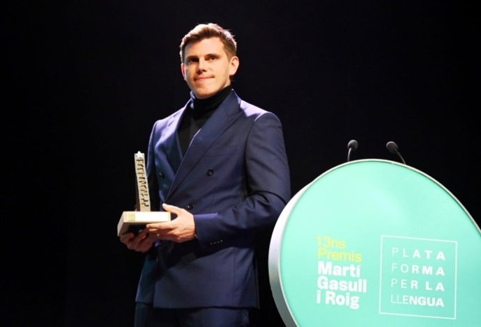El presidente de La Bressola, Guillem Nivet, recoge el 13 premio Martí Gasull i Roig de Plataforma per la Llengua