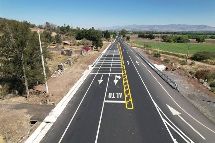 Trabajos de construcción, modernización y ampliación de la carretera Maravatío – Zitácuaro, ejecutados por Rubau México para Red de Carreteras de Occidente en el Estado de Michoacán