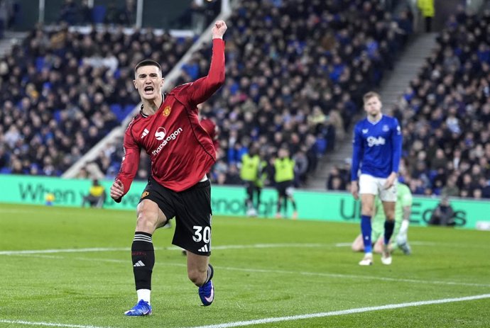 23 February 2026, United Kingdom, Liverpool: Manchester United's Benjamin Sesko celebrates scoring their side's first goal of the game during the English Premier League soccer match between Everton and Manchester United at the Hill Dickinson Stadium. Phot