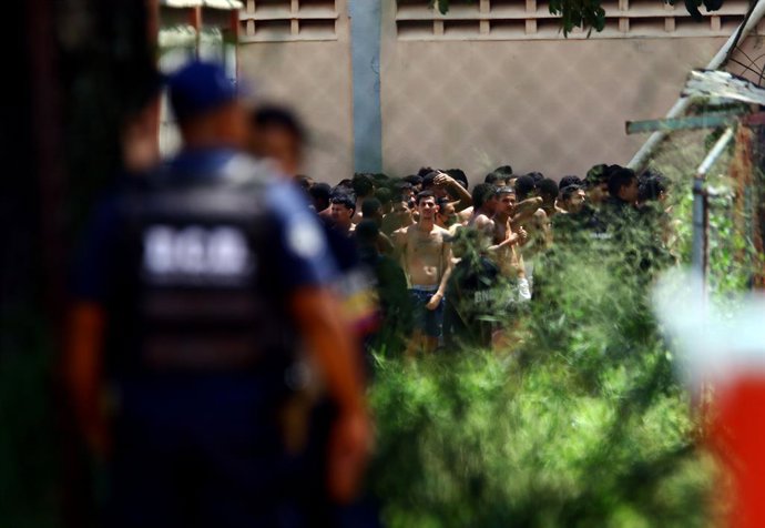 Archivo - October 25, 2023, Tocuyito, Carabobo, Venezuela: October 25, 2023. Prisoners in the Tocuyito penitentiary center during the general search called Gran Cacique Guaicaipuro, in Tocuyito, Carabobo state. Photo: Juan Carlos Hernández