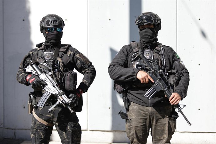 MEXICO CITY, Feb. 23, 2026  -- Security personnel guard on a street in Mexico City, Mexico, Feb. 23, 2026. Retaliation attacks from the Jalisco New Generation Cartel have left 27 security personnel dead, Mexico's Secretary of Security and Citizen Protecti