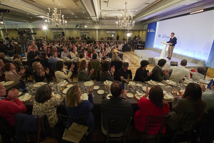 Archivo - Arquivo - O presidente do Partido Popular, Alberto Núñez Feijóo, participa de um evento de pré-campanha do PP de Navarra, no restaurante Maher, em 16 de abril de 2023, em Cintruénigo, Navarra (Espanha). Durante este almoço, Feijóo criticou o PSO