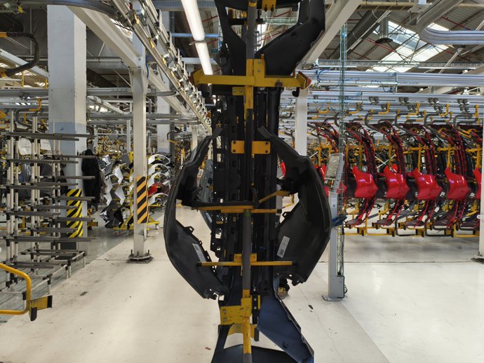 Archivo - Imagen del inteerior de la factoría de Renault en Valladolid.