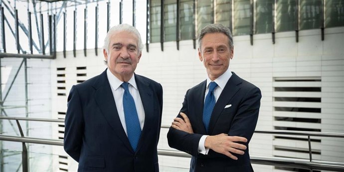 Archivo - José Bogas, consejero delegado de Endesa (izq.) y Marco Palermo, director general Económico-Financiero (dcha.)
