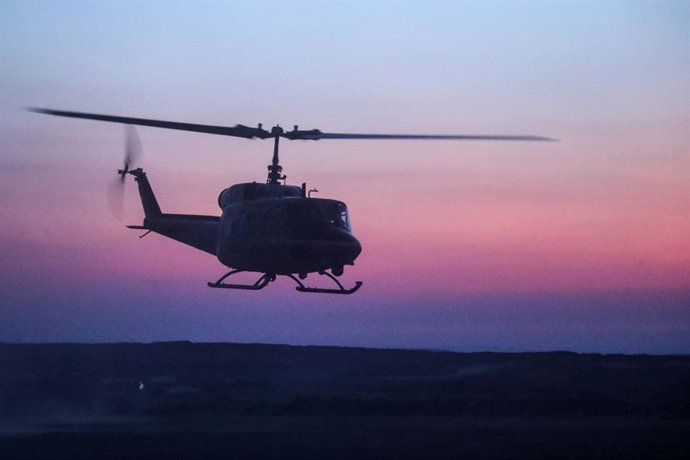 Archivo - Arquivo - 27 de janeiro de 2025, Naft Shahr, Kermanshah, Irã: Um helicóptero militar durante a primeira fase de um exercício de segurança ofensivo e móvel conduzido pelas forças terrestres do Exército iraniano na província ocidental de Kermansha