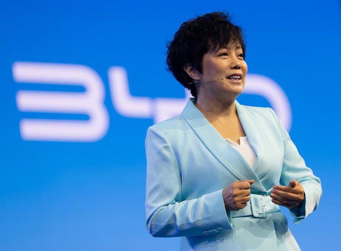 Archivo - 08 September 2025, Bavaria, Munich: Stella Li, Vice President of BYD, takes part in a press conference before the start of the International Motor Show (IAA Mobility). Photo: Sven Hoppe/dpa