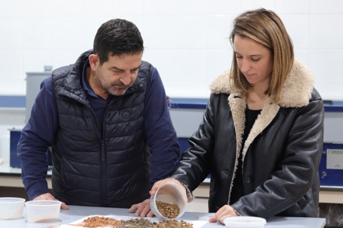 Dos de los investigadores del trabajo, Adolfo Peña y Paula González.
