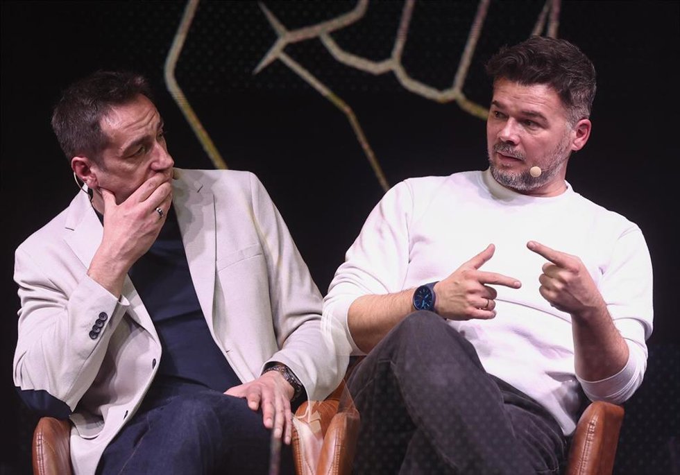 El diputado de Más Madrid en la Asamblea, Emilio Delgado (i) y el portavoz de ERC en el Congreso, Gabriel Rufián (d).