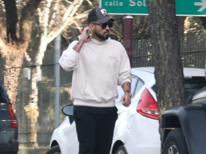 Ezequiel Garay, serio y pensativo mientras Tamara Gorro consolida su relación con Cayetano