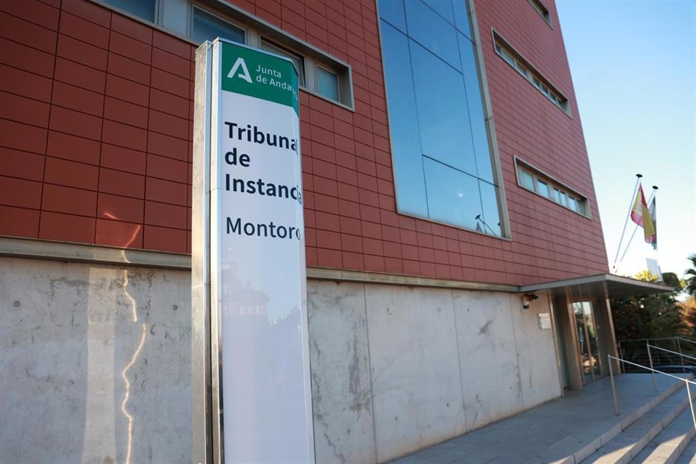 Archivo - Imagen de la fachada del juzgado de Montoro (Córdoba) que asume la investigación de la causa del accidente ferroviario ocurrido en la localidad cordobesa de Adamuz.