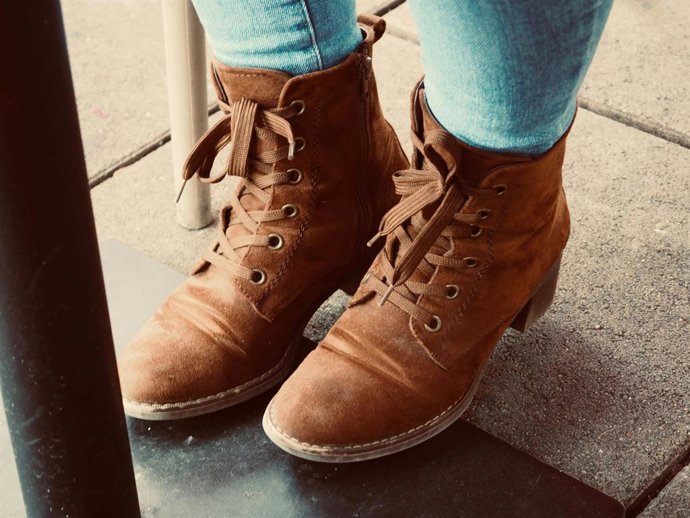 Cómo eliminar cualquier mancha de los zapatos de ante con estos remedios