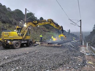 Diversos operaris durant les obres de reparació de les vies a Adamuz, a 30 de gener del 2026, a Adamuz, Còrdova