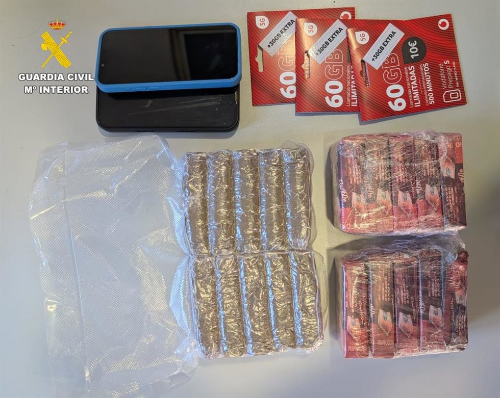 Detenido por la Guardia Civil en la A-601 con casi dos kilos de hachís en el coche