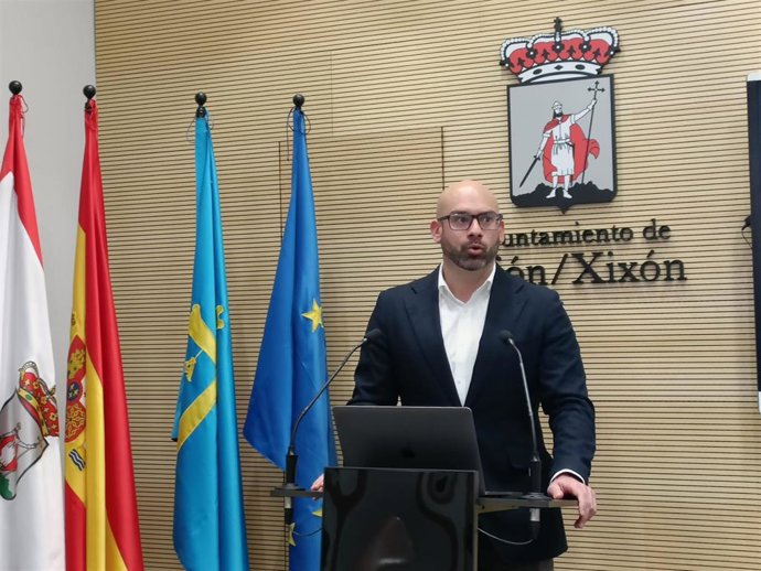 El concejal de Urbanismo de Gijón, Jesús Martínez Salvador, en rueda de prensa en el Consistorio gijonés.
