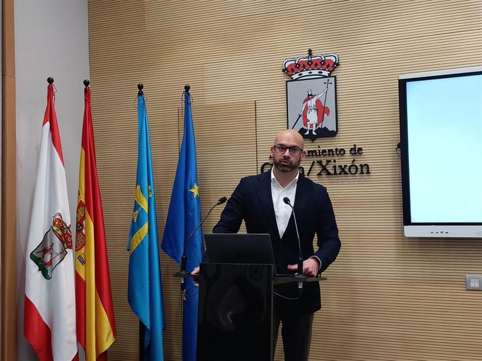 El concejal de Urbanismo de Gijón, Jesús Martínez Salvador, en rueda de prensa en el Consistorio gijonés.