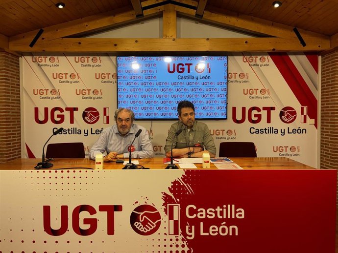 Tomás Pérez (i) y José Antonio Sánchez, durante la rueda de prensa de hoy.