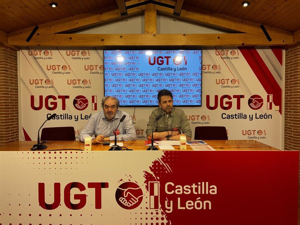 Tomás Pérez (i) y José Antonio Sánchez, durante la rueda de prensa de hoy.