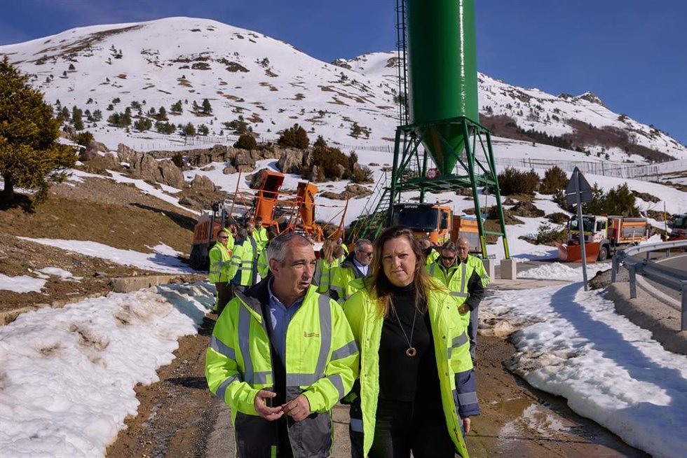 El consejero Óscar Chivite visita el Puerto de Belagua, para hacer seguimiento del desarrollo del Plan de Vialidad Invernal 2025-2026 .