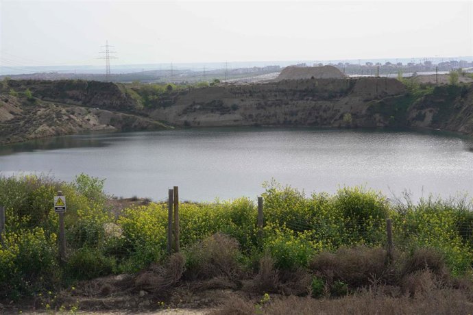 Archivo - Vista de la laguna de Ambroz
