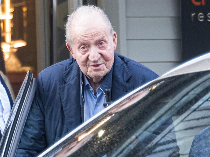 Archivo - El Rey emérito Juan Carlos I durante una de sus visitas a Sanxenxo