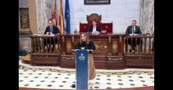 Glòria Tello torna a l'Ajuntament després de superar un càncer i agraïx a tota la corporació el suport rebut