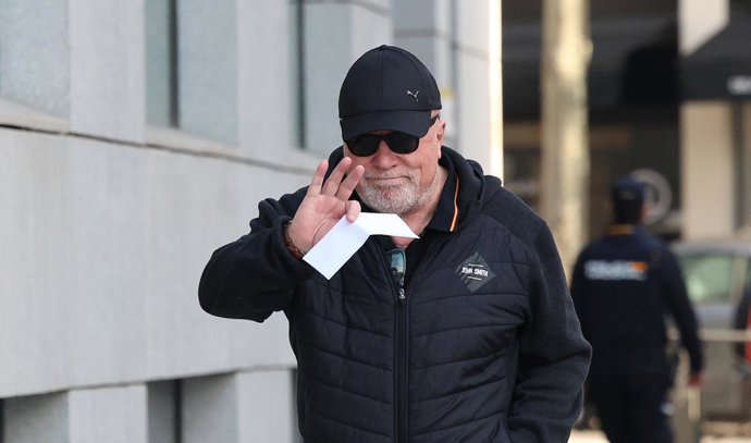 El comisario jubilado José Manuel Villarejo a su llegada a la Audiencia Nacional, a 24 de febrero de 2026, en Madrid (España). Villarejo y otros agentes de la Policía declaran como testigos en el juicio de la Audiencia Nacional a la familia Pujol.