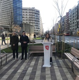La alcaldesa de Zaragoza, Natalia Chueca, en la inauugración de la reforma de la avenida de Navarra