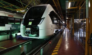 Archivo - Trenes de FGC que operarán las líneas RL3 y RL4