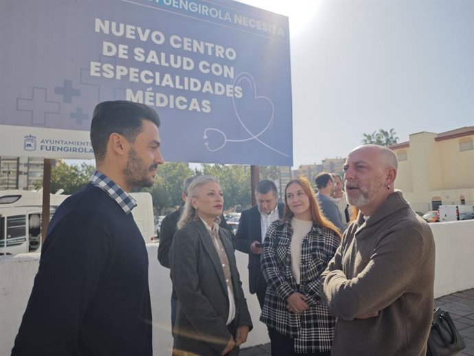 El candidato de Por Andalucía por Málaga, Ernesto Alba, la coordinadora de IU en la Costa del Sol, Victoria Morales, y el portavoz del grupo municipal Hacemos Fuengirola, José Miguel López.