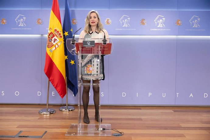 La portavoz de Sumar en el Congreso, Verónica Martínez Barbero, durante una rueda de prensa en el Congreso, a 24 de febrero de 2026, en Madrid (España).