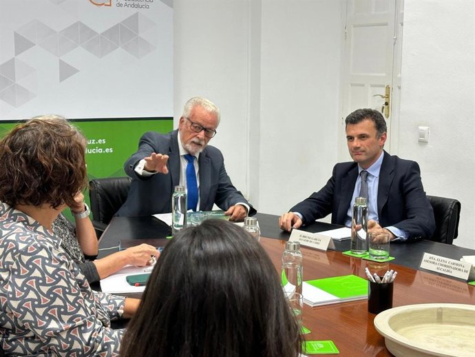 Archivo - El alcalde de Cadiz con el Defensor del Pueblo andaluz. ARCHIVO.