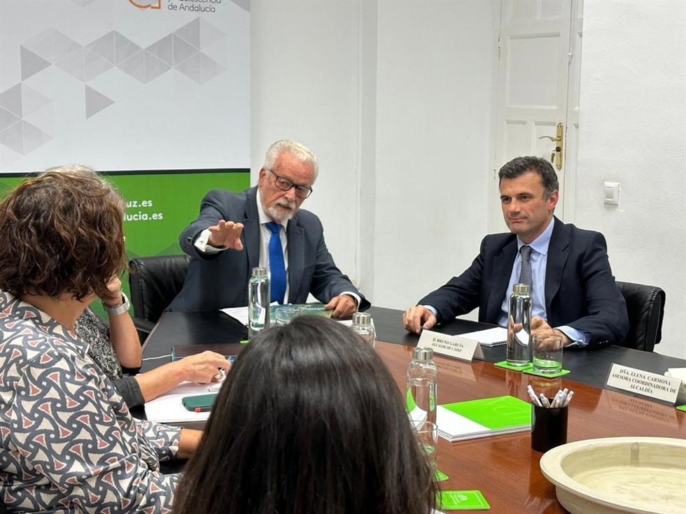 Archivo - El alcalde de Cadiz con el Defensor del Pueblo andaluz. ARCHIVO.