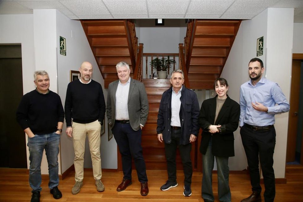 El Gobierno impulsa la digitalización rural en Puente Viesgo con un sistema de atención municipal 24/7 con IA