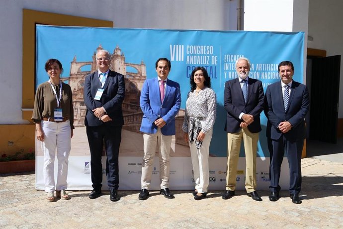 El consejero de Justicia, José Antonio Nieto, tercero por la izquierda, en la inauguración del congreso del Consejo Andaluz de Interventores, Tesoreros y Secretarios de la Administración Local (Cosital).