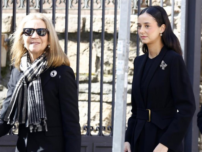 La Infanta Elena y Victoria Federica a su llegada al homenaje a Irene de Grecia en la Catedral Ortodoxa Griega de San Andrés y San Demetrio