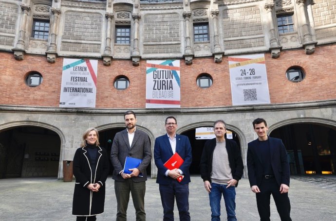 Valerie Miles; Txomin Olabarri, Gonzalo Olabarria, Beñat Gaztelurrutia y Koldo Bilbao