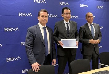José Manuel Mieres, Director Territorial BBVA Este; Miguel Cardoso, Economista Jefe De BBVA Research Para España ; Y Antonio Carreto Director Regional De Banca De Empresas E Instituciones Este