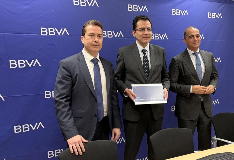 José Manuel Mieres, Director Territorial BBVA Este; Miguel Cardoso, Economista Jefe De BBVA Research Para España ; Y Antonio Carreto Director Regional De Banca De Empresas E Instituciones Este